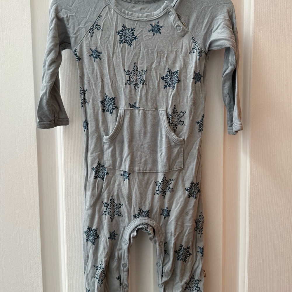 Kyte BABY Gray and Blue Bodysuit with Star Pattern